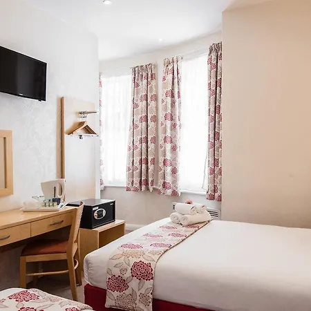 Hotell Oliver Plaza 4*
