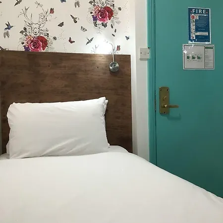 克拉彭南杜德利酒店