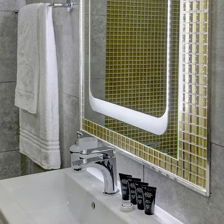 Putney Hotel; Bw Signature Collection Hotel