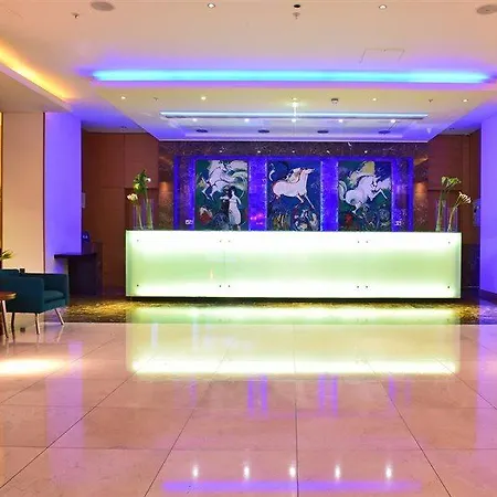 Hotel Pestana Chelsea Bridge & 4*