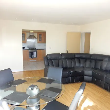 Mayfair Court Service 3*