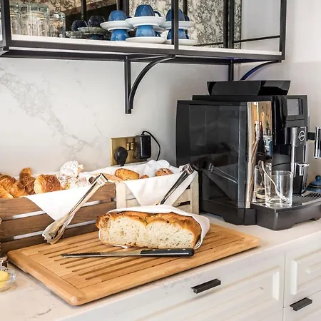 מלון The Capital Hotel, & Townhouse 5*