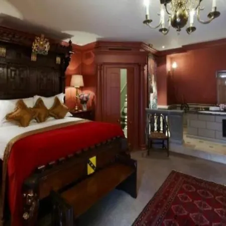 Hazlitt's 4*