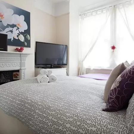 Home2home-rooms Bed & Breakfast 3*