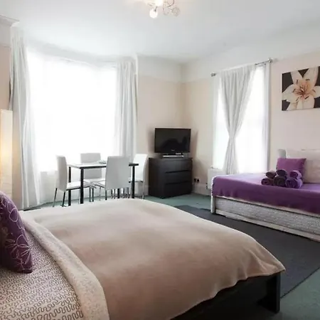 Bed & Breakfast Home2home-rooms London