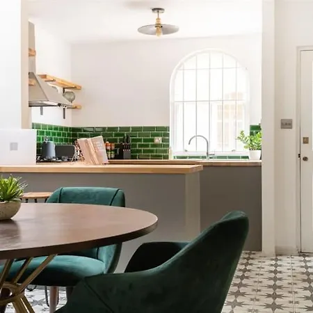 The Maida Vale Mews - Modern & Spacious 1bdr Next To Venice Canals شقة لندن