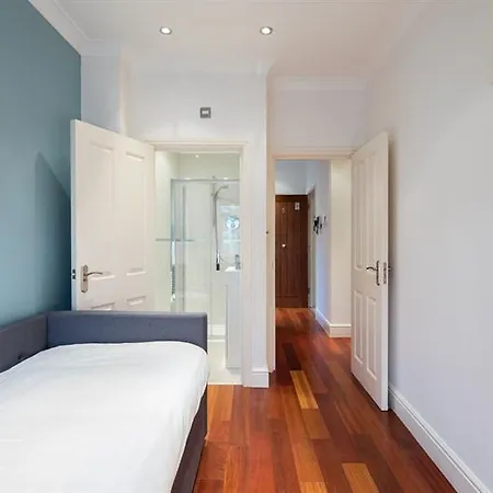 Kensington Gardens Hotel 2*