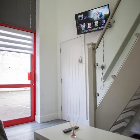 Quirky, Stylish & Modern Studio In Apartment