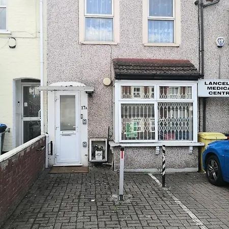Carnation Flat A In Wembley Apartman *