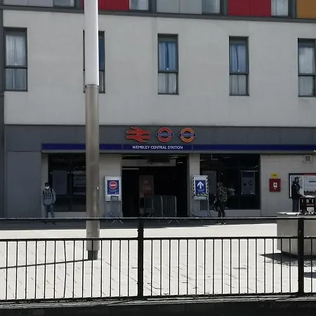 Carnation Flat A In Wembley *