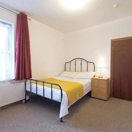 Carnation Flat A In Wembley Apartman London