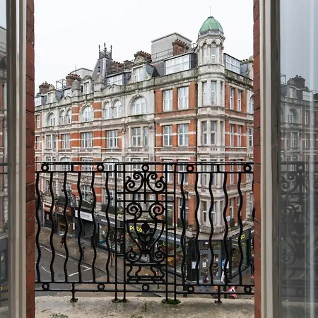 Homely - West End * Londra