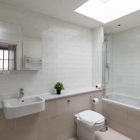 Appartamento Homely - West End Londra
