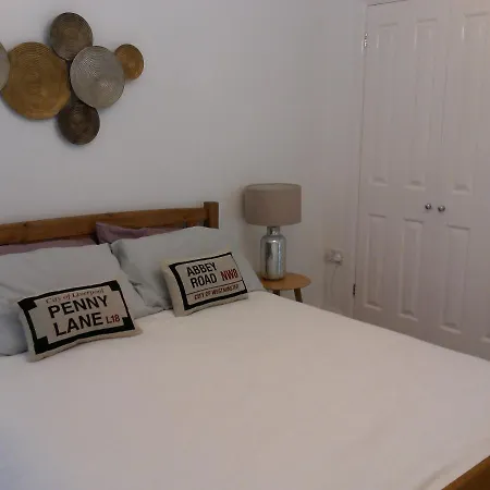 Two Bedroom Luxury Apartment London