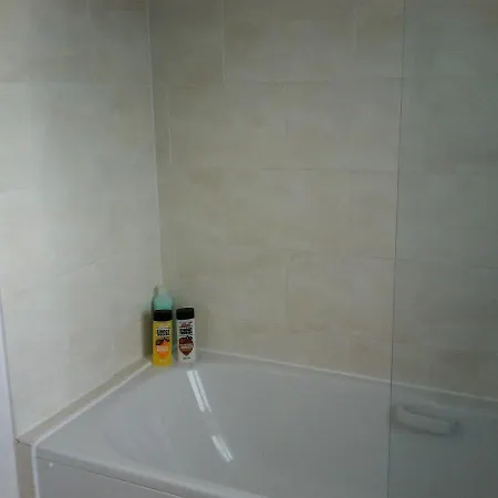 Two Bedroom Luxury Apartment *