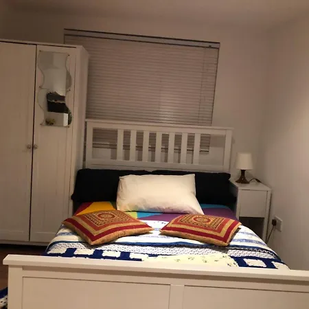 Eltham Flat Apartment