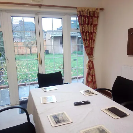 1st Gold Apartment Isleworth