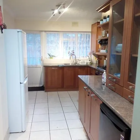 Apartment 1st Gold Isleworth