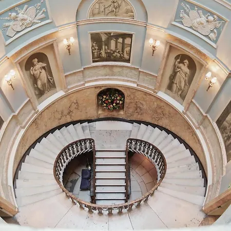 House - Private Member's Club Hotel