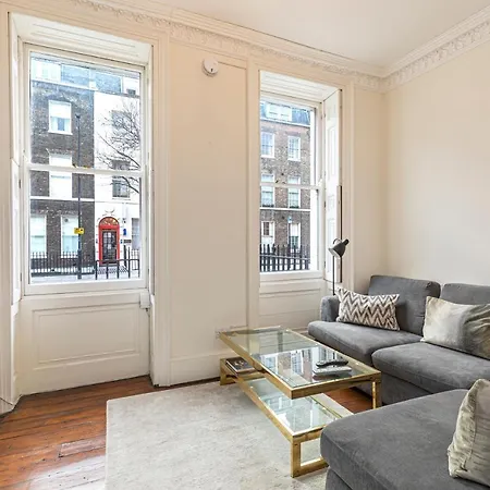 Altido Homely 2-bed Flat With Courtyard * London
