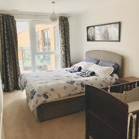 Bright And Modern Flat In Greenwich