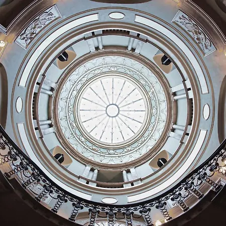House - Private Member's Club 5*