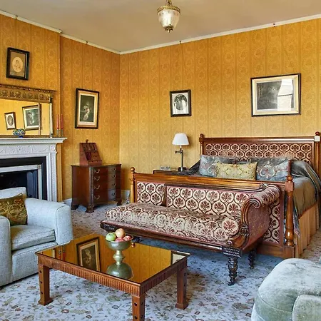 House - Private Member's Club