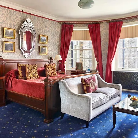 House - Private Member's Club