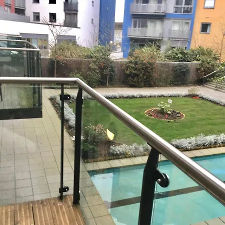 Bright And Modern Flat In Greenwich *