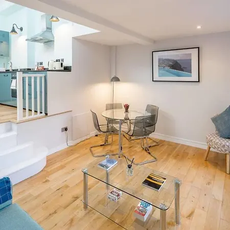 Spacious Duplex Near West Hampstead 4 Minutes To Tube London