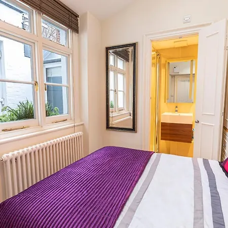 Apartment Altido Homely 2-bed Flat With Courtyard London