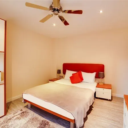 Cosy In With Jacuzzi Hotel London