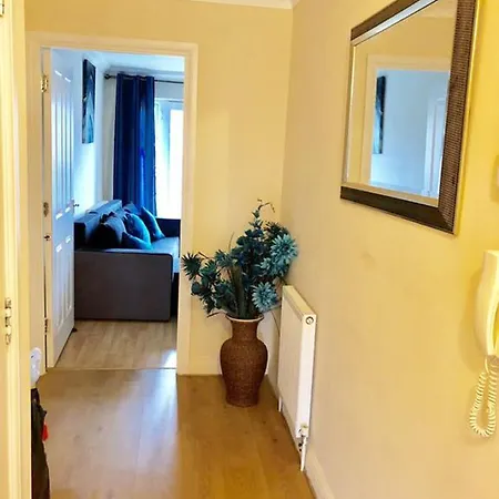 Appartamento 2 Bedroom At , Adonai Serviced Accommodation, Free Wifi And Parking