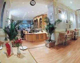 伦敦布鲁姆斯伯里美居酒店 4*