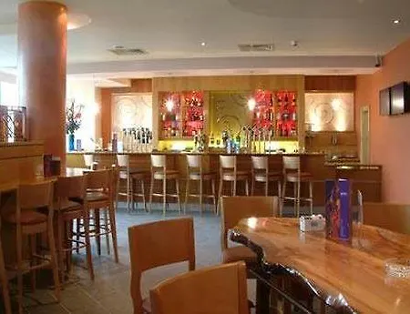 Hilton Garden London Heathrow Airport Hotel 4*