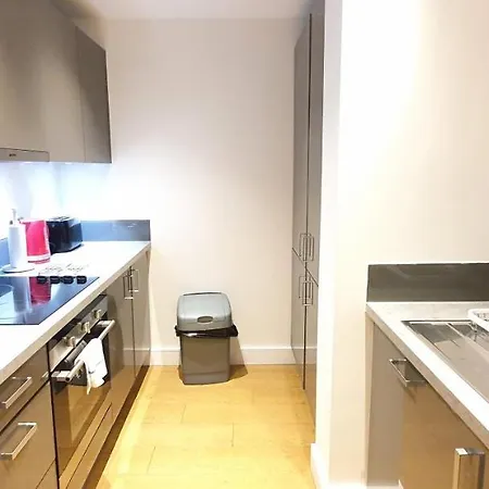 Garland Centre Apartment, Crayford-dartford Apartment *