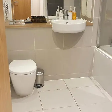 Garland Centre Apartment, Crayford-dartford Apartment *