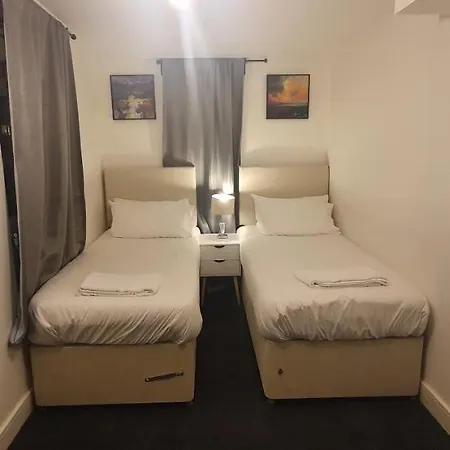 Garland Centre Apartment, Crayford-dartford Apartment