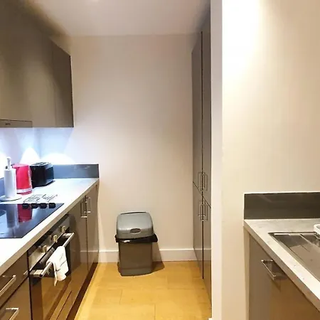 Garland Centre Apartment, Crayford-dartford Apartment