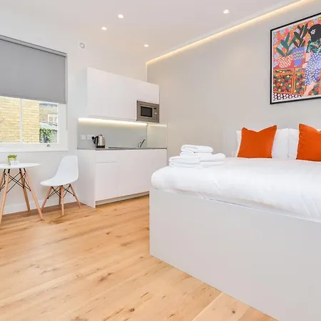 Cromwell Serviced By Stayprime Apartment