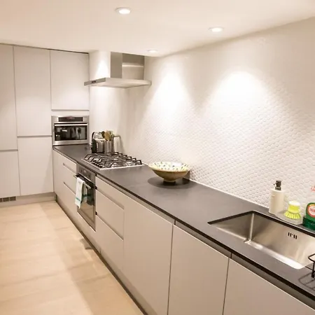 Stylish & Modern 1bd Kensington Flat Sleeps 2 Apartment London