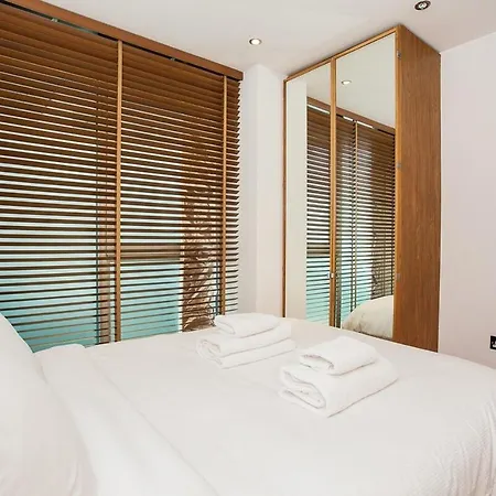 Incredible And Modern Central 1 Bedroom - Bridge Apartment *