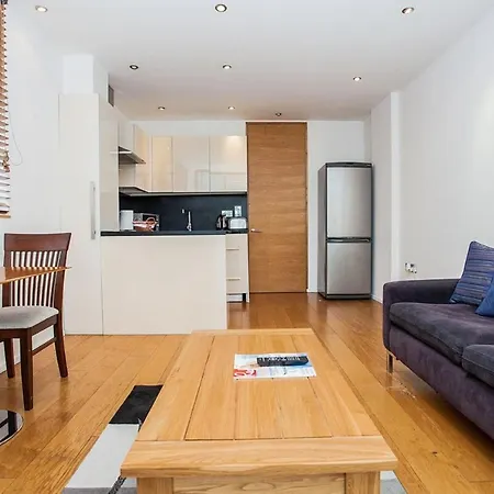 Incredible And Modern Central 1 Bedroom - Bridge Apartment