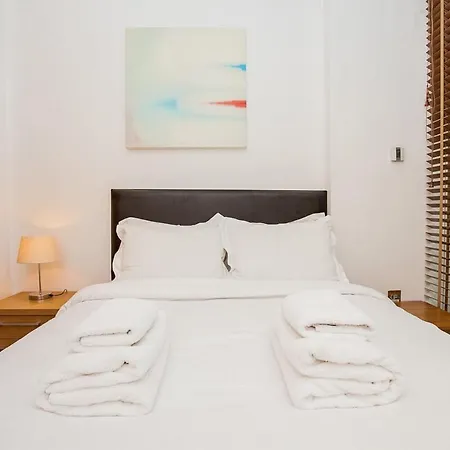 Incredible And Modern Central 1 Bedroom - Bridge Apartment *