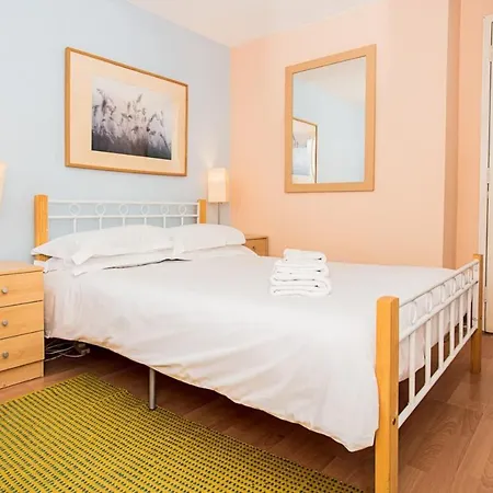 Beautiful Views - 1-bedroom In Chancery Lane Apartment