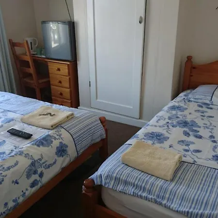 In Guest - Comfortable Family With Tv, Free Fast Wifi, Sleeps 4 With 1 Bunk Bed *