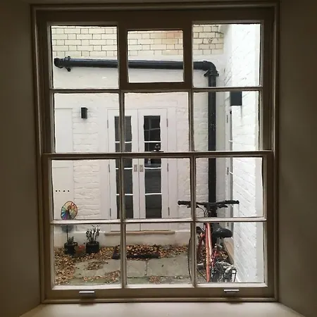 Stylish & Modern 1bd Kensington Flat Sleeps 2 * London