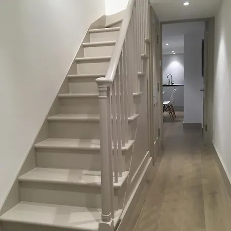 Stylish & Modern 1bd Kensington Flat Sleeps 2 * London