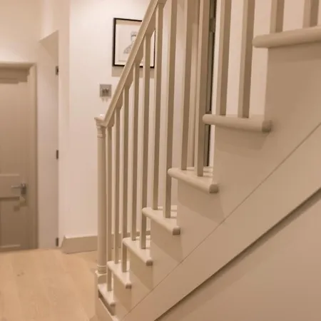 Stylish & Modern 1bd Kensington Flat Sleeps 2 Apartment London