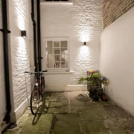 Stylish & Modern 1bd Kensington Flat Sleeps 2 Apartment London